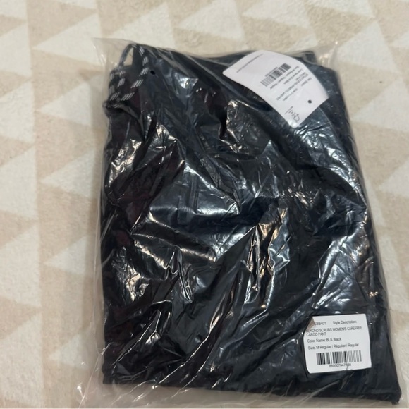 Beyond scrubs Beyond Happy
Carefree 6-Pocket Tapered Leg Cargo Pant - Picture 4 of 5